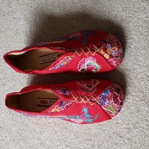 NWOT Beautiful Embroidered Hand made Shoes, Size 9